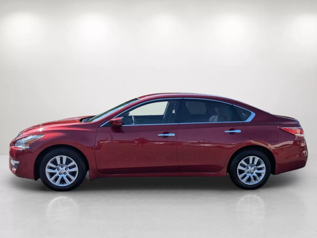 2013 /Beige Nissan Altima 2.5 S (1N4AL3AP2DC) with an Other engine, located at 1430 Gateway Drive, Opelika, AL, 36801, (334) 239-0944, 32.637871, -85.409790 - **Discover the Perfect Commuter Companion: 2013 Nissan Altima at Gils Auto - Phenix City** <br /> <br /> If you're in the market for a reliable and stylish sedan that makes daily commutes a breeze, look no further! The 2013 Nissan Altima, available at Gils Auto in Phenix City, AL, is the ideal choi - Photo#7