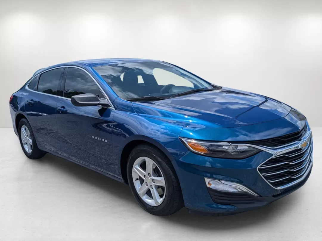 2019 /Jet Black Chevrolet Malibu LS (1G1ZB5ST1KF) with an Other engine, located at 3959 U.S. 80 W, Phenix City, AL, 36870, (334) 297-4885, 32.469296, -85.135185 - **Experience the Open Road in Style with the 2019 Chevrolet Malibu at Gils Auto!**<br /> <br /> If you're searching for the perfect vehicle to enhance your daily commute or embark on unforgettable weekend adventures, look no further than this stunning 2019 Chevrolet Malibu LS. With its sleek design - Photo#2