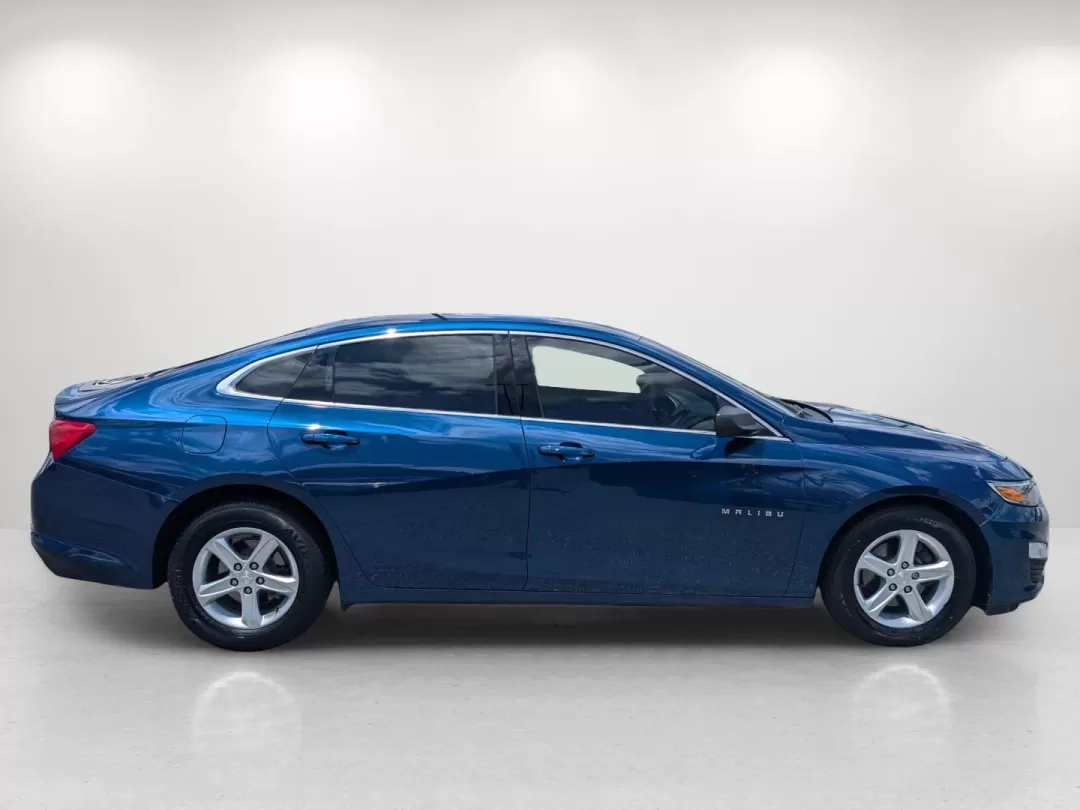 2019 /Jet Black Chevrolet Malibu LS (1G1ZB5ST1KF) with an Other engine, located at 3959 U.S. 80 W, Phenix City, AL, 36870, (334) 297-4885, 32.469296, -85.135185 - **Experience the Open Road in Style with the 2019 Chevrolet Malibu at Gils Auto!**<br /> <br /> If you're searching for the perfect vehicle to enhance your daily commute or embark on unforgettable weekend adventures, look no further than this stunning 2019 Chevrolet Malibu LS. With its sleek design - Photo#3