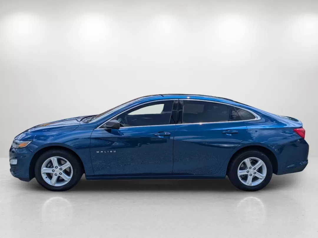 2019 /Jet Black Chevrolet Malibu LS (1G1ZB5ST1KF) with an Other engine, located at 3959 U.S. 80 W, Phenix City, AL, 36870, (334) 297-4885, 32.469296, -85.135185 - **Experience the Open Road in Style with the 2019 Chevrolet Malibu at Gils Auto!**<br /> <br /> If you're searching for the perfect vehicle to enhance your daily commute or embark on unforgettable weekend adventures, look no further than this stunning 2019 Chevrolet Malibu LS. With its sleek design - Photo#7