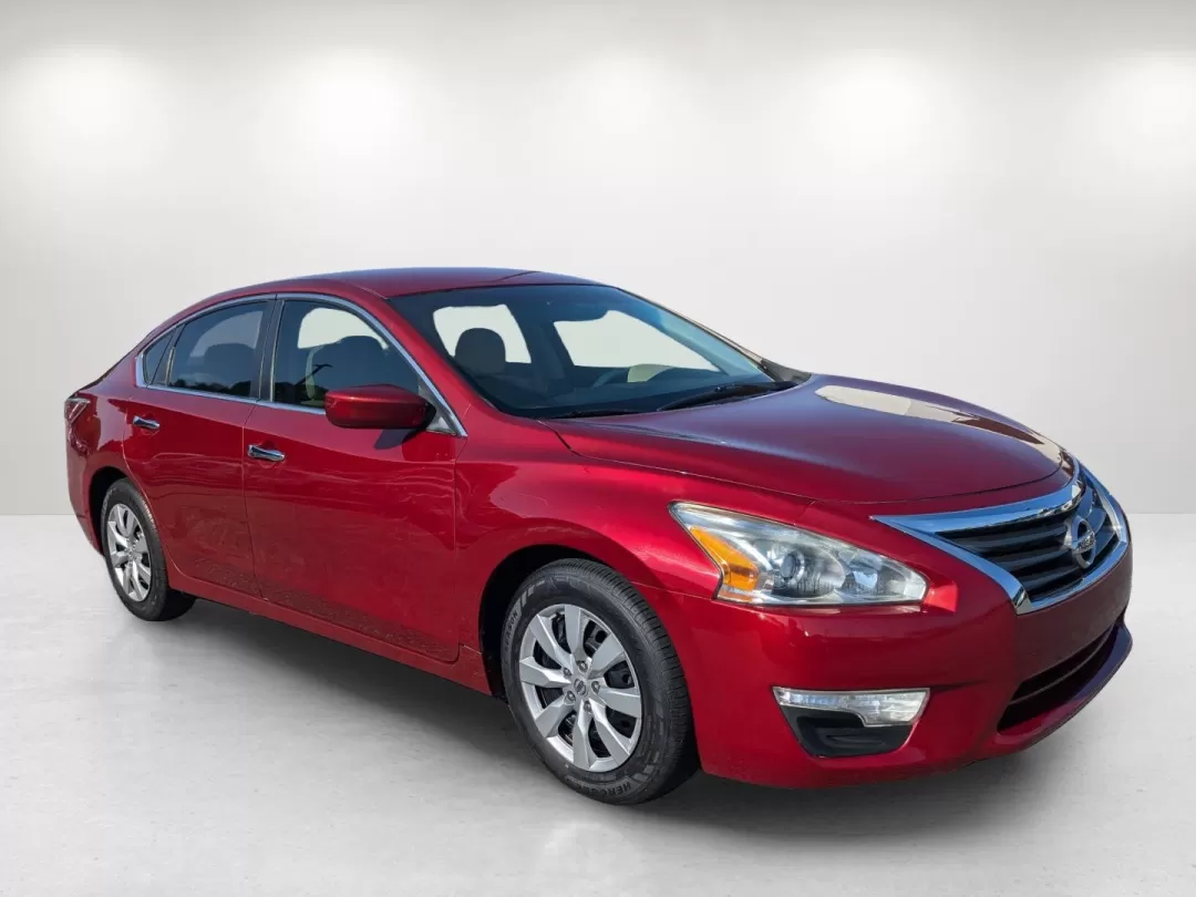2015 Nissan Altima 2.5 S (1N4AL3AP1FN) with an Other engine, located at 7000 Northlake Connector, Columbus, GA, 31904, (706) 987-8085, 32.524975, -84.978134 - Elevate your daily drive with this stylish and reliable 2015 Nissan Altima, perfect for budget-conscious buyers looking for a dependable sedan that doesn't compromise on comfort or performance. At Gils Auto, located at 3959 U.S. 80 W, Phenix City, AL 36870, we specialize in providing a wide range of - Photo#2