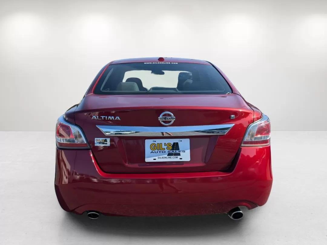 2015 Nissan Altima 2.5 S (1N4AL3AP1FN) with an Other engine, located at 7000 Northlake Connector, Columbus, GA, 31904, (706) 987-8085, 32.524975, -84.978134 - Elevate your daily drive with this stylish and reliable 2015 Nissan Altima, perfect for budget-conscious buyers looking for a dependable sedan that doesn't compromise on comfort or performance. At Gils Auto, located at 3959 U.S. 80 W, Phenix City, AL 36870, we specialize in providing a wide range of - Photo#5