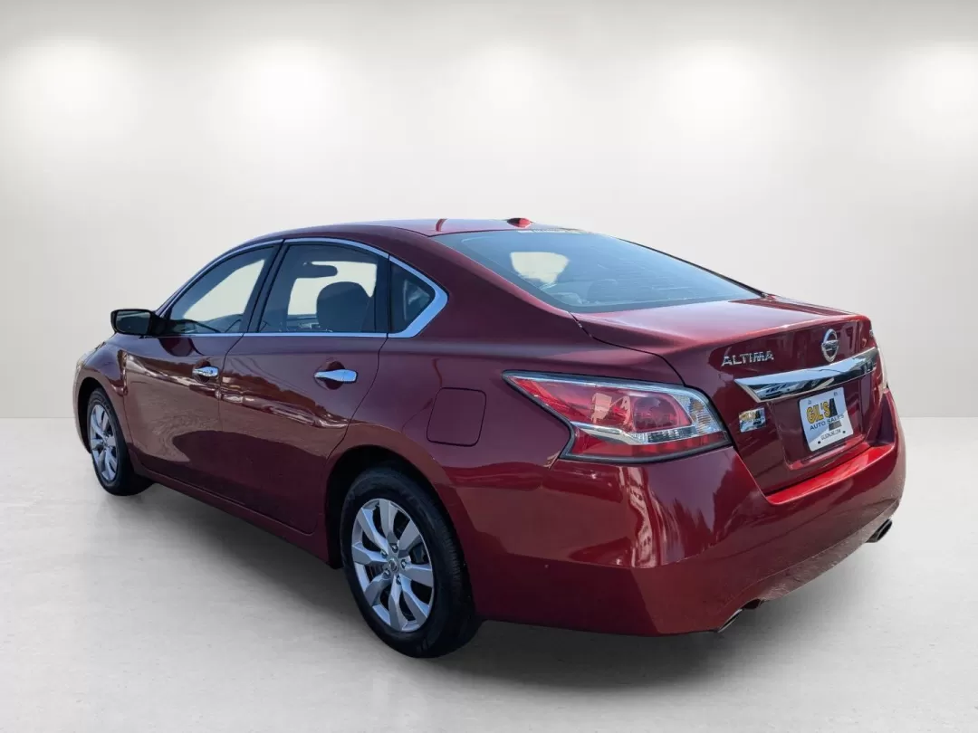 2015 Nissan Altima 2.5 S (1N4AL3AP1FN) with an Other engine, located at 7000 Northlake Connector, Columbus, GA, 31904, (706) 987-8085, 32.524975, -84.978134 - Elevate your daily drive with this stylish and reliable 2015 Nissan Altima, perfect for budget-conscious buyers looking for a dependable sedan that doesn't compromise on comfort or performance. At Gils Auto, located at 3959 U.S. 80 W, Phenix City, AL 36870, we specialize in providing a wide range of - Photo#6
