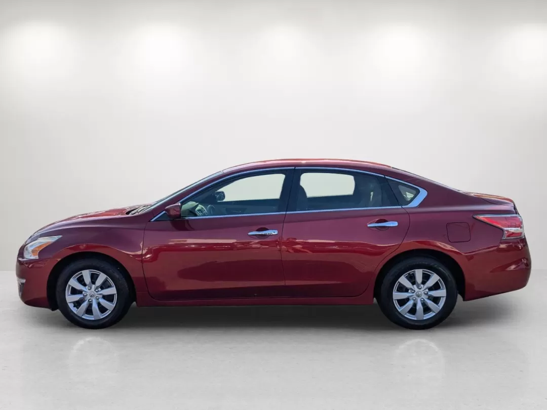 2015 Nissan Altima 2.5 S (1N4AL3AP1FN) with an Other engine, located at 7000 Northlake Connector, Columbus, GA, 31904, (706) 987-8085, 32.524975, -84.978134 - Elevate your daily drive with this stylish and reliable 2015 Nissan Altima, perfect for budget-conscious buyers looking for a dependable sedan that doesn't compromise on comfort or performance. At Gils Auto, located at 3959 U.S. 80 W, Phenix City, AL 36870, we specialize in providing a wide range of - Photo#7
