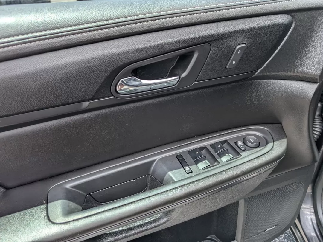 2015 /Ebony Chevrolet Traverse LT (1GNKRHKD2FJ) with an Other engine, located at 3959 U.S. 80 W, Phenix City, AL, 36870, (334) 297-4885, 32.469296, -85.135185 - **Explore Family Adventures with the 2015 Chevrolet Traverse LT at Gils Auto!**<br /> <br /> Are you ready for your next family adventure? The 2015 Chevrolet Traverse LT is the perfect companion for those weekend getaways, family road trips, or daily commutes around Phenix City, AL. With ample seati - Photo#8
