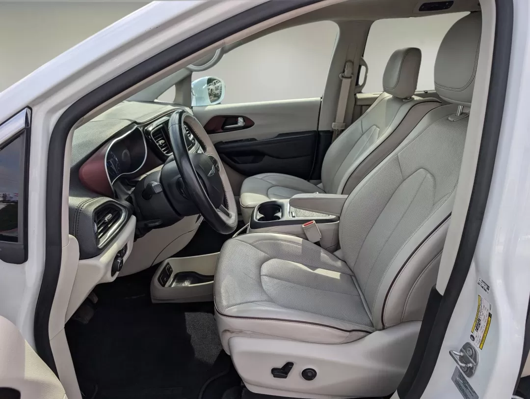 2017 /Black/Alloy Chrysler Pacifica Limited (2C4RC1GG0HR) with an Other engine, located at 7000 Northlake Connector, Columbus, GA, 31904, (706) 987-8085, 32.524975, -84.978134 - **Upgrade Your Family Adventures with the 2017 Chrysler Pacifica Limited at Gils Auto!**<br /> <br /> If you're a growing family in Phenix City, AL, looking for the ultimate vehicle to enhance your lifestyle, look no further than our stunning 2017 Chrysler Pacifica Limited. This minivan is not just - Photo#9
