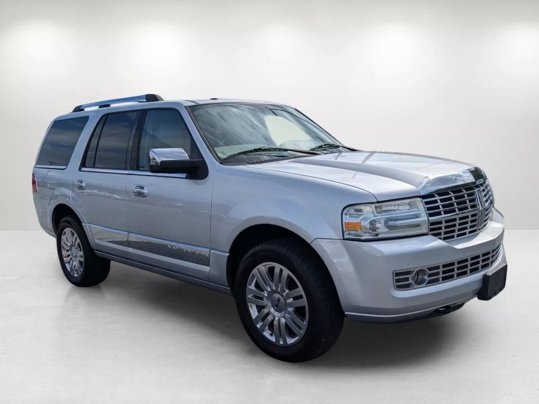 2013 Lincoln Navigator (5LMJJ2H53DE) with an Other engine, located at 5115 14th Ave., Columbus, GA, 31904, (706) 323-0345, 32.511494, -84.971046 - Are you ready to elevate your family adventures or weekend getaways? Discover the perfect blend of luxury, comfort, and capability with this stunning 2013 Lincoln Navigator. This spacious Sport Utility Vehicle (SUV) is tailored for those who prioritize both style and practicality. Whether you're tra - Photo#2