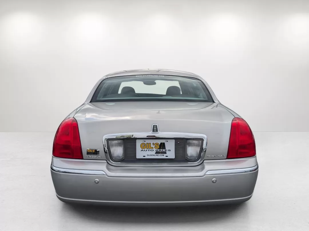 2005 Lincoln Town Car Signature Limited (1LNHM82W75Y) with an Other engine, located at 3959 U.S. 80 W, Phenix City, AL, 36870, (334) 297-4885, 32.469296, -85.135185 - 2005 Lincoln Town Car Signature Limited - Photo#6