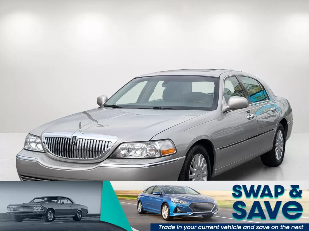 photo of 2005 Lincoln Town Car Signature Limited