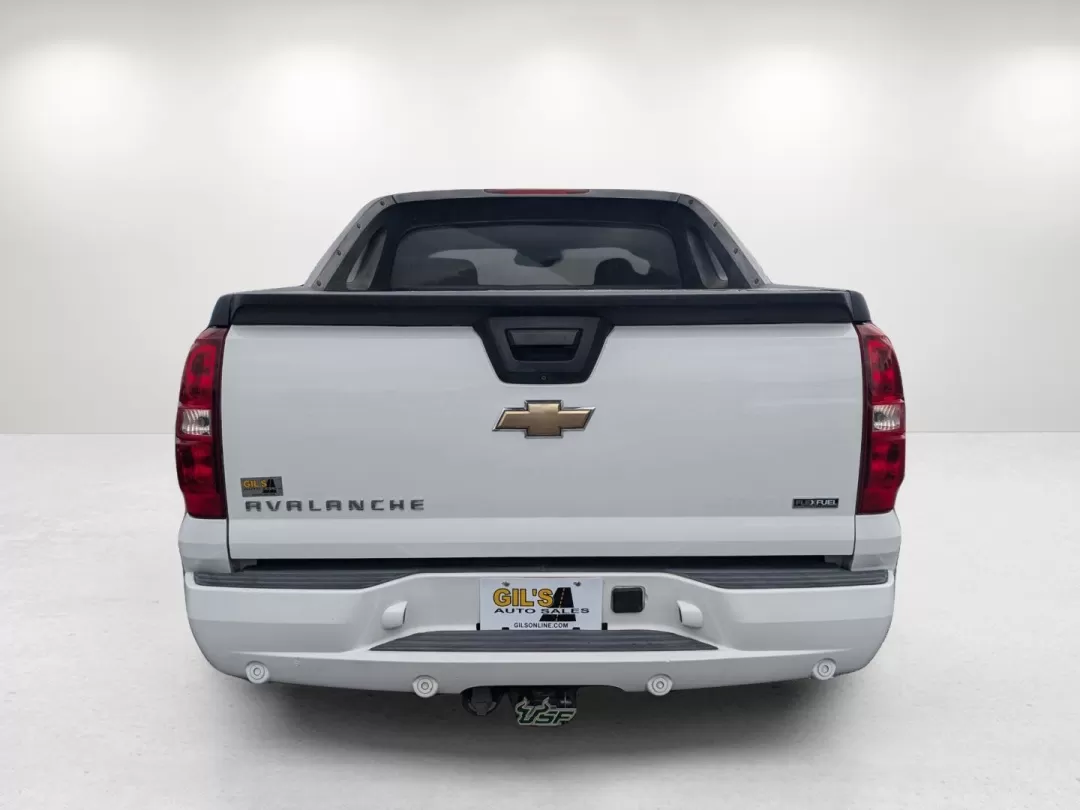 2007 /Light Titanium/Ebony Chevrolet Avalanche LT w/2LT (3GNFK12317G) with an Other engine, located at 1430 Gateway Drive, Opelika, AL, 36801, (334) 239-0944, 32.637871, -85.409790 - ### Explore New Adventures with the 2007 Chevrolet Avalanche LT at Gils Auto in Phenix City!<br /> <br /> Are you looking for the perfect vehicle that combines reliability, versatility, and comfort for your family adventures or daily commuting? Look no further than the 2007 Chevrolet Avalanche LT, n - Photo#5