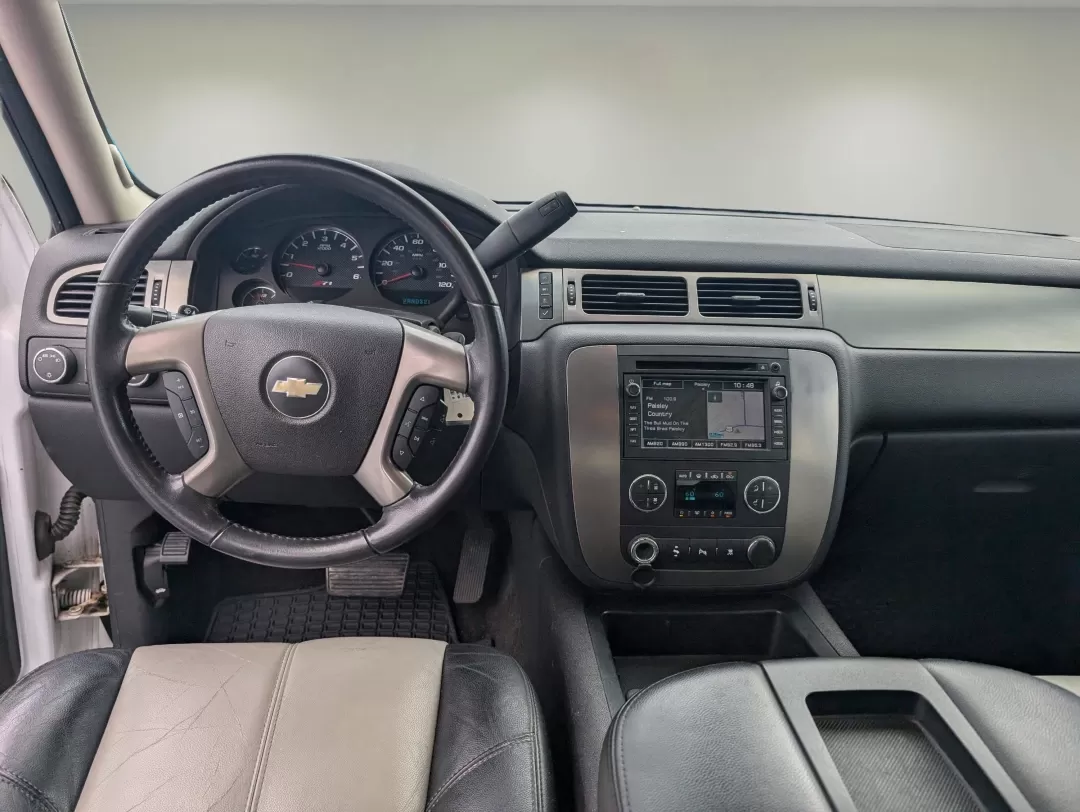 2007 /Light Titanium/Ebony Chevrolet Avalanche LT w/2LT (3GNFK12317G) with an Other engine, located at 1430 Gateway Drive, Opelika, AL, 36801, (334) 239-0944, 32.637871, -85.409790 - ### Explore New Adventures with the 2007 Chevrolet Avalanche LT at Gils Auto in Phenix City!<br /> <br /> Are you looking for the perfect vehicle that combines reliability, versatility, and comfort for your family adventures or daily commuting? Look no further than the 2007 Chevrolet Avalanche LT, n - Photo#11