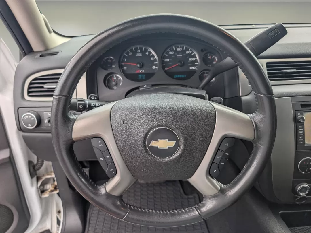 2007 /Light Titanium/Ebony Chevrolet Avalanche LT w/2LT (3GNFK12317G) with an Other engine, located at 1430 Gateway Drive, Opelika, AL, 36801, (334) 239-0944, 32.637871, -85.409790 - ### Explore New Adventures with the 2007 Chevrolet Avalanche LT at Gils Auto in Phenix City!<br /> <br /> Are you looking for the perfect vehicle that combines reliability, versatility, and comfort for your family adventures or daily commuting? Look no further than the 2007 Chevrolet Avalanche LT, n - Photo#15
