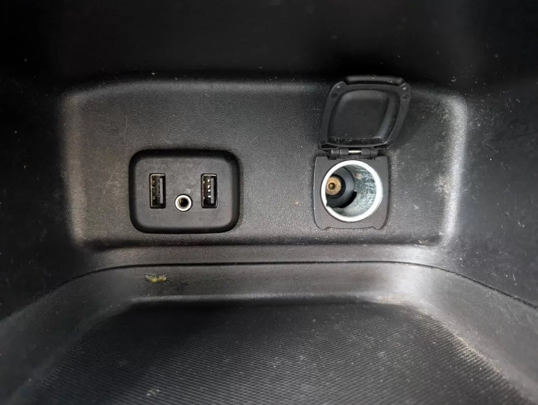 2018 /Jet Black Chevrolet Equinox LT (2GNAXJEV7J6) with an Other engine, located at 1430 Gateway Drive, Opelika, AL, 36801, (334) 239-0944, 32.637871, -85.409790 - 2018 Chevrolet Equinox LT - Photo#14