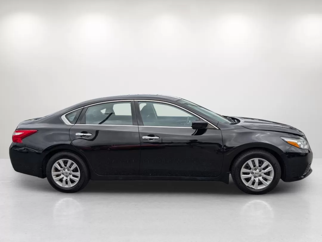 2017 /Charcoal Nissan Altima 2.5 S (1N4AL3AP1HC) with an Other engine, located at 3959 U.S. 80 W, Phenix City, AL, 36870, (334) 297-4885, 32.469296, -85.135185 - ### Unleash Your Daily Adventures with the 2017 Nissan Altima 2.5 S<br /> <br /> Are you ready to elevate your daily commute or weekend adventures? Look no further than the stunning **2017 Nissan Altima 2.5 S**, available now at **Gils Auto** in **Phenix City, AL**. This sleek, sophisticated sedan i - Photo#3
