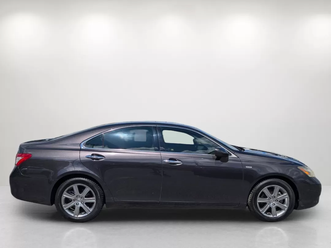 2009 Lexus ES 350 (JTHBJ46G192) with an Other engine, located at 3959 U.S. 80 W, Phenix City, AL, 36870, (334) 297-4885, 32.469296, -85.135185 - Discover the perfect blend of comfort, style, and performance with the 2009 Lexus ES 350, available now at Gils Auto in Phenix City, AL. Whether you're commuting through bustling streets or embarking on weekend getaways, this luxurious sedan promises an elevated driving experience. With its spacious - Photo#4