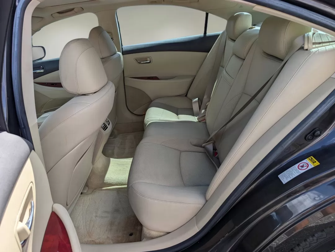 2009 Lexus ES 350 (JTHBJ46G192) with an Other engine, located at 3959 U.S. 80 W, Phenix City, AL, 36870, (334) 297-4885, 32.469296, -85.135185 - Discover the perfect blend of comfort, style, and performance with the 2009 Lexus ES 350, available now at Gils Auto in Phenix City, AL. Whether you're commuting through bustling streets or embarking on weekend getaways, this luxurious sedan promises an elevated driving experience. With its spacious - Photo#11