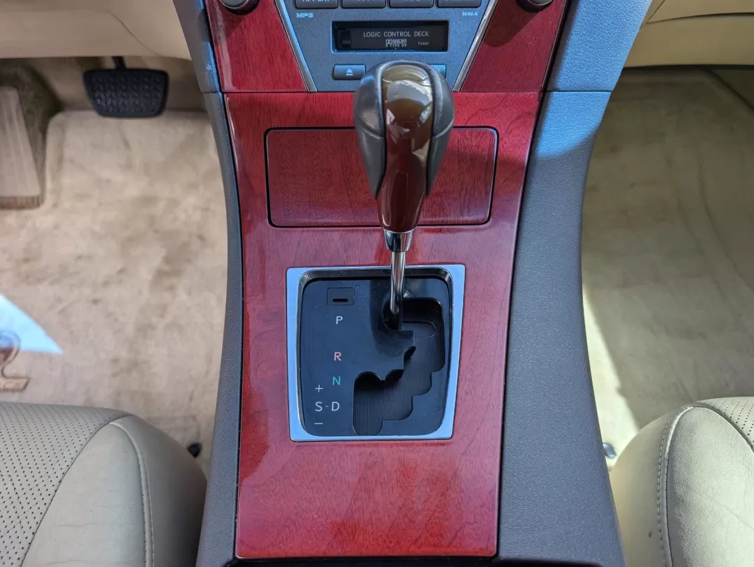 2009 Lexus ES 350 (JTHBJ46G192) with an Other engine, located at 3959 U.S. 80 W, Phenix City, AL, 36870, (334) 297-4885, 32.469296, -85.135185 - Discover the perfect blend of comfort, style, and performance with the 2009 Lexus ES 350, available now at Gils Auto in Phenix City, AL. Whether you're commuting through bustling streets or embarking on weekend getaways, this luxurious sedan promises an elevated driving experience. With its spacious - Photo#14