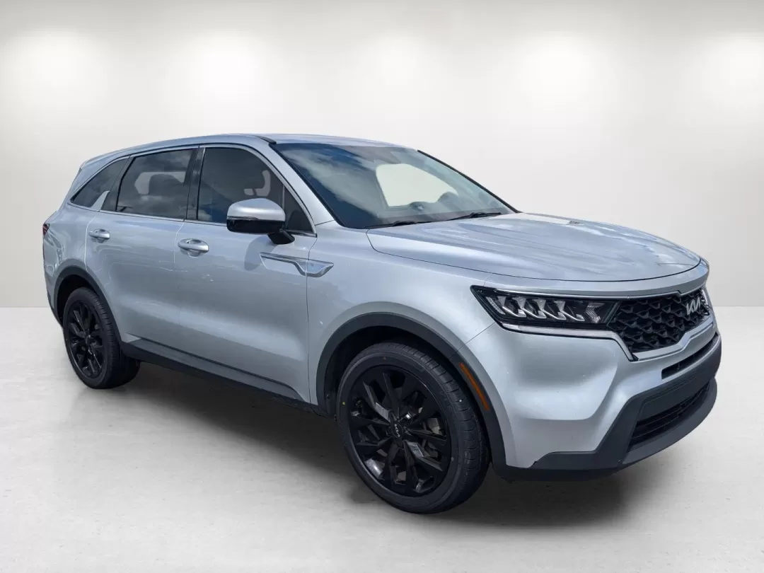 2022 /Black Kia Sorento LX (5XYRG4LC6NG) with an Other engine, located at 3959 U.S. 80 W, Phenix City, AL, 36870, (334) 297-4885, 32.469296, -85.135185 - **Discover Adventure in the 2022 Kia Sorento LX Perfect for Families and Weekend Explorers!**<br /> <br /> Embrace every journey with the 2022 Kia Sorento LX, a versatile SUV designed to cater to growing families and adventurous individuals alike. Whether you're planning a weekend getaway to Lake H - Photo#2