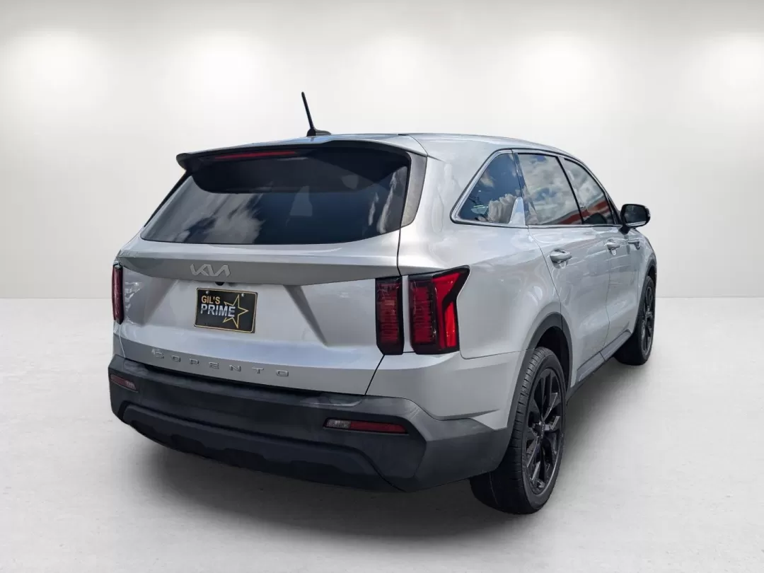 2022 /Black Kia Sorento LX (5XYRG4LC6NG) with an Other engine, located at 3959 U.S. 80 W, Phenix City, AL, 36870, (334) 297-4885, 32.469296, -85.135185 - **Discover Adventure in the 2022 Kia Sorento LX Perfect for Families and Weekend Explorers!**<br /> <br /> Embrace every journey with the 2022 Kia Sorento LX, a versatile SUV designed to cater to growing families and adventurous individuals alike. Whether you're planning a weekend getaway to Lake H - Photo#4