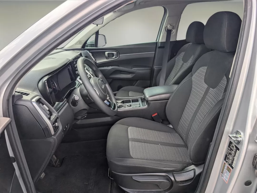 2022 /Black Kia Sorento LX (5XYRG4LC6NG) with an Other engine, located at 3959 U.S. 80 W, Phenix City, AL, 36870, (334) 297-4885, 32.469296, -85.135185 - **Discover Adventure in the 2022 Kia Sorento LX Perfect for Families and Weekend Explorers!**<br /> <br /> Embrace every journey with the 2022 Kia Sorento LX, a versatile SUV designed to cater to growing families and adventurous individuals alike. Whether you're planning a weekend getaway to Lake H - Photo#9