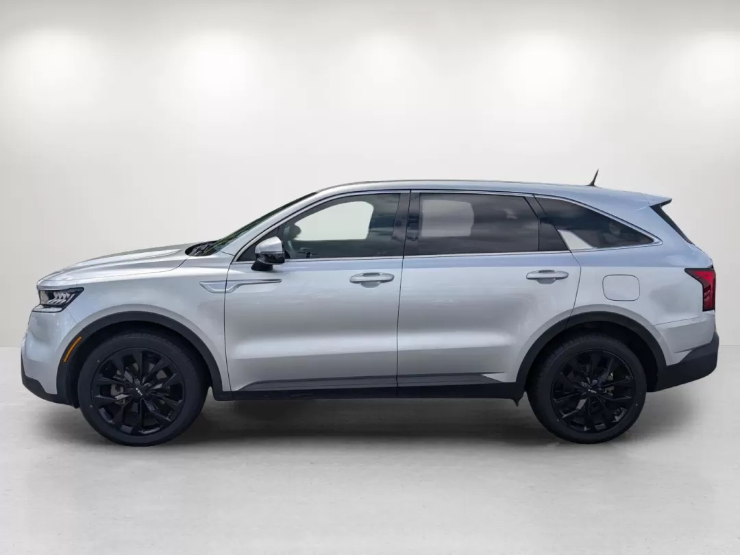 2022 /Black Kia Sorento LX (5XYRG4LC6NG) with an Other engine, located at 3959 U.S. 80 W, Phenix City, AL, 36870, (334) 297-4885, 32.469296, -85.135185 - **Discover Adventure in the 2022 Kia Sorento LX Perfect for Families and Weekend Explorers!**<br /> <br /> Embrace every journey with the 2022 Kia Sorento LX, a versatile SUV designed to cater to growing families and adventurous individuals alike. Whether you're planning a weekend getaway to Lake H - Photo#8