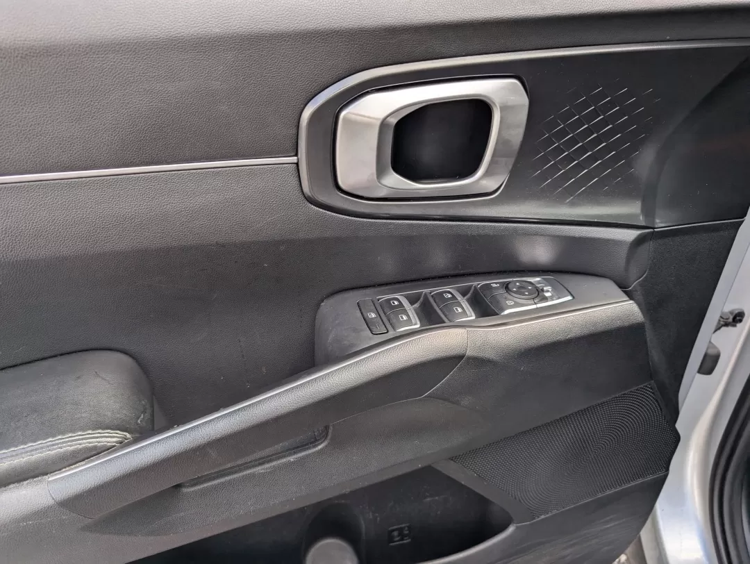 2022 /Black Kia Sorento LX (5XYRG4LC6NG) with an Other engine, located at 3959 U.S. 80 W, Phenix City, AL, 36870, (334) 297-4885, 32.469296, -85.135185 - **Discover Adventure in the 2022 Kia Sorento LX Perfect for Families and Weekend Explorers!**<br /> <br /> Embrace every journey with the 2022 Kia Sorento LX, a versatile SUV designed to cater to growing families and adventurous individuals alike. Whether you're planning a weekend getaway to Lake H - Photo#9