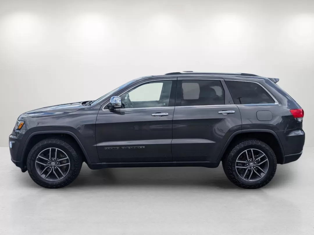 2017 /Black Jeep Grand Cherokee Limited (1C4RJEBGXHC) with an Other engine, located at 3959 U.S. 80 W, Phenix City, AL, 36870, (334) 297-4885, 32.469296, -85.135185 - Discover your next adventure with the 2017 Jeep Grand Cherokee Limited, the perfect SUV for those who crave both style and functionality! Whether you're a growing family looking for a reliable vehicle, a daily commuter who needs comfort on the road, or an outdoor enthusiast ready to tackle weekend g - Photo#8