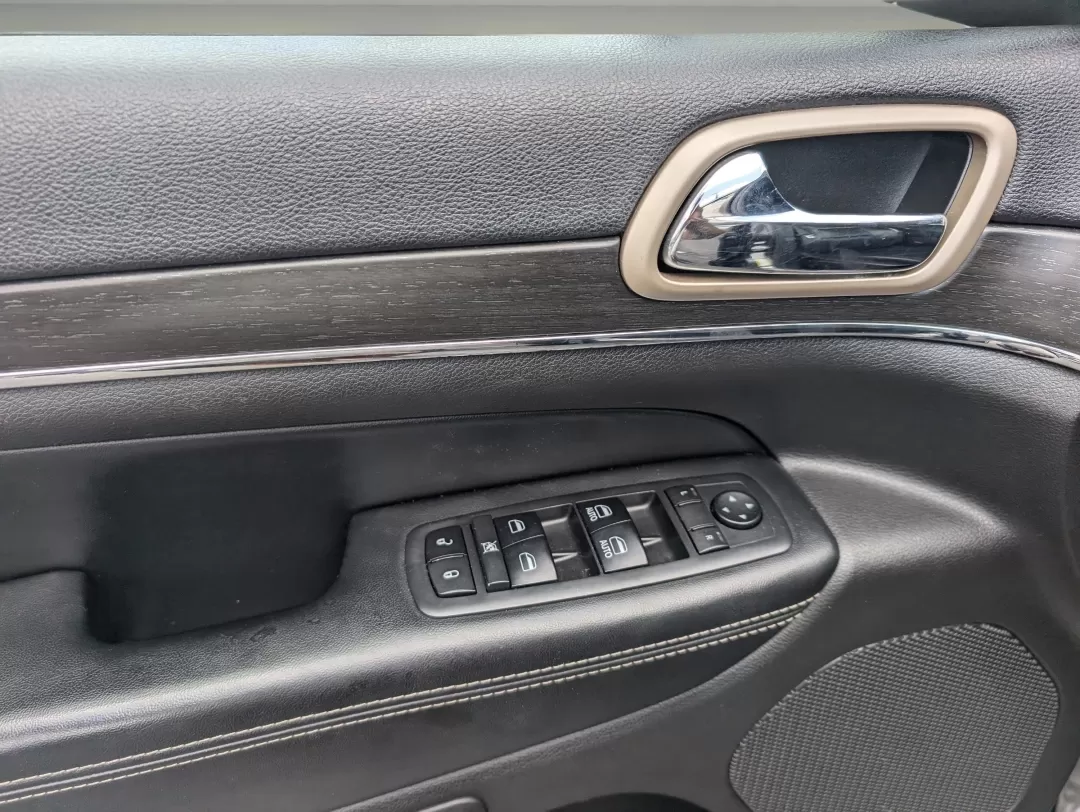 2017 /Black Jeep Grand Cherokee Limited (1C4RJEBGXHC) with an Other engine, located at 3959 U.S. 80 W, Phenix City, AL, 36870, (334) 297-4885, 32.469296, -85.135185 - Discover your next adventure with the 2017 Jeep Grand Cherokee Limited, the perfect SUV for those who crave both style and functionality! Whether you're a growing family looking for a reliable vehicle, a daily commuter who needs comfort on the road, or an outdoor enthusiast ready to tackle weekend g - Photo#9