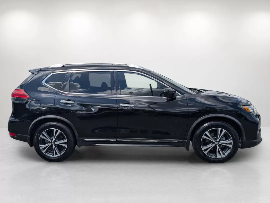 2017 /Charcoal Nissan Rogue SL (JN8AT2MT6HW) with an Other engine, located at 3959 U.S. 80 W, Phenix City, AL, 36870, (334) 297-4885, 32.469296, -85.135185 - ### Discover Life in Motion with the 2017 Nissan Rogue SL at Gils Auto Phenix City, AL<br /> <br /> Are you ready to elevate your family adventures or tackle your daily commute with style and confidence? The 2017 Nissan Rogue SL, available now at Gils Auto in Phenix City, AL, is designed for those - Photo#4