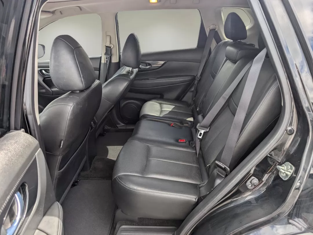 2017 /Charcoal Nissan Rogue SL (JN8AT2MT6HW) with an Other engine, located at 3959 U.S. 80 W, Phenix City, AL, 36870, (334) 297-4885, 32.469296, -85.135185 - ### Discover Life in Motion with the 2017 Nissan Rogue SL at Gils Auto Phenix City, AL<br /> <br /> Are you ready to elevate your family adventures or tackle your daily commute with style and confidence? The 2017 Nissan Rogue SL, available now at Gils Auto in Phenix City, AL, is designed for those - Photo#11