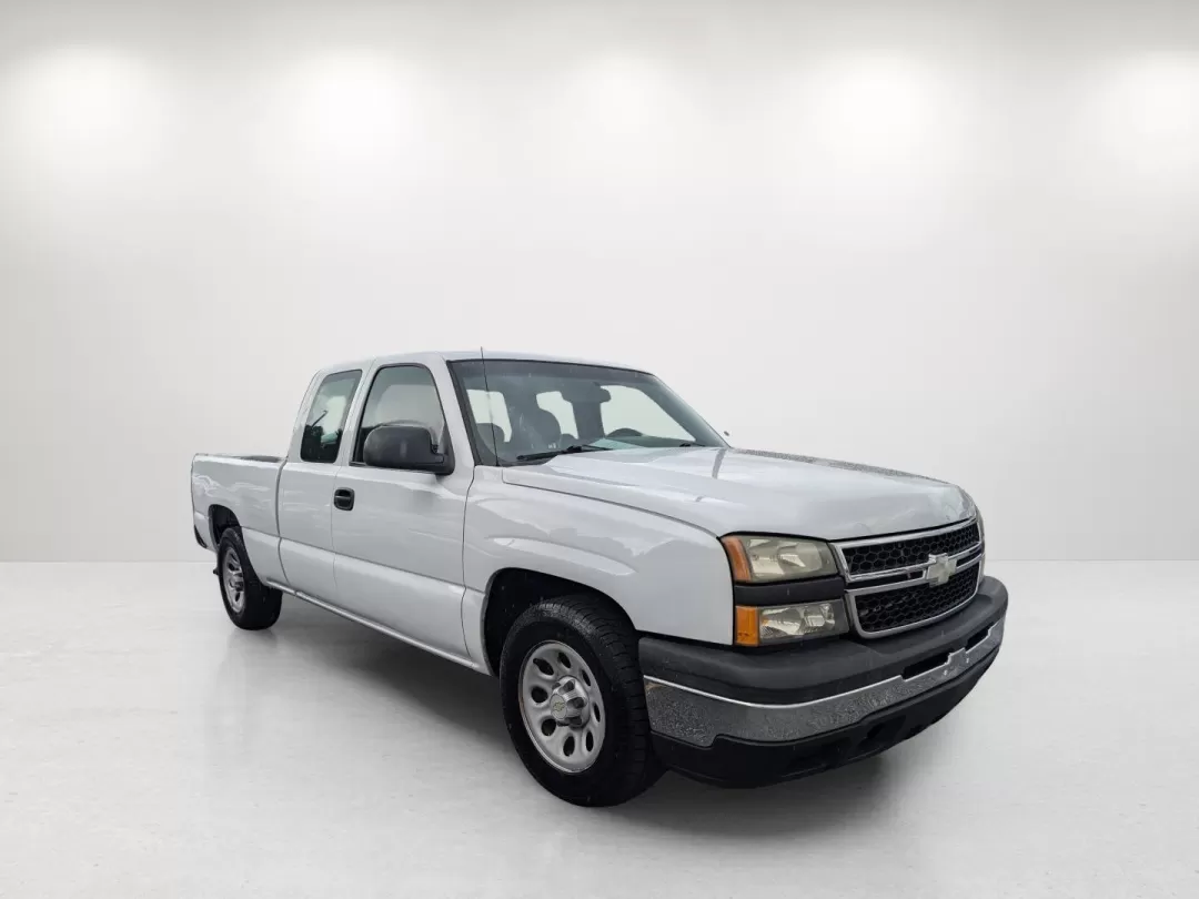 2007 /Dark Charcoal Chevrolet Silverado 1500 Classic Work Truck (1GCEC19X37Z) with an Other engine, located at 521 Old Farm Lane Rd, Prattville, AL, 36066, (334) 325-1505, 32.482460, -86.416367 - **Unleash the Power of Possibility with the 2007 Chevrolet Silverado 1500 Classic! Perfect for Your Active Lifestyle!**<br /> <br /> Are you searching for a reliable and robust vehicle that can handle everything from weekend adventures to daily commutes? Look no further than this exceptional 2007 Ch - Photo#2