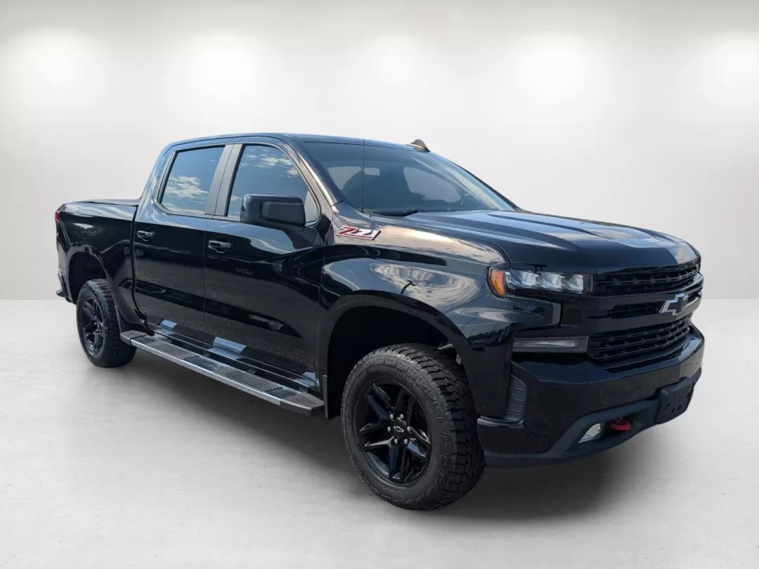 2019 /Jet Black Chevrolet Silverado 1500 LT Trail Boss (1GCPYFED5KZ) with an Other engine, located at 7000 Northlake Connector, Columbus, GA, 31904, (706) 987-8085, 32.524975, -84.978134 - **Adventure Awaits with the 2019 Chevrolet Silverado 1500 LT Trail Boss! Perfect for Weekend Warriors and Family Road Trips!**<br /> <br /> Looking for the ultimate pickup that combines rugged capability with modern comforts? Look no further than the 2019 Chevrolet Silverado 1500 LT Trail Boss, avai - Photo#2