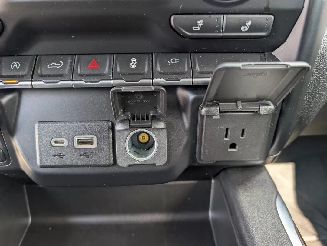 2019 /Jet Black Chevrolet Silverado 1500 LT Trail Boss (1GCPYFED5KZ) with an Other engine, located at 7000 Northlake Connector, Columbus, GA, 31904, (706) 987-8085, 32.524975, -84.978134 - **Adventure Awaits with the 2019 Chevrolet Silverado 1500 LT Trail Boss! Perfect for Weekend Warriors and Family Road Trips!**<br /> <br /> Looking for the ultimate pickup that combines rugged capability with modern comforts? Look no further than the 2019 Chevrolet Silverado 1500 LT Trail Boss, avai - Photo#12