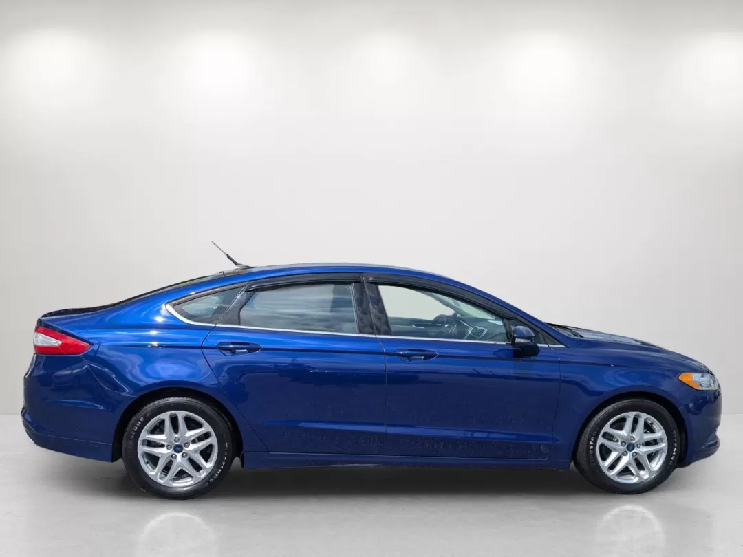 2016 Ford Fusion SE (3FA6P0H75GR) with an Other engine, located at 1430 Gateway Drive, Opelika, AL, 36801, (334) 239-0944, 32.637871, -85.409790 - **Discover a Perfect Blend of Style and Performance with the 2016 Ford Fusion SE at Gils Auto Your Buy Here Pay Here Dealership in Phenix City!**<br /> <br /> Are you searching for the ideal vehicle that seamlessly fits into your busy lifestyle? Look no further than the 2016 Ford Fusion SE, designe - Photo#3