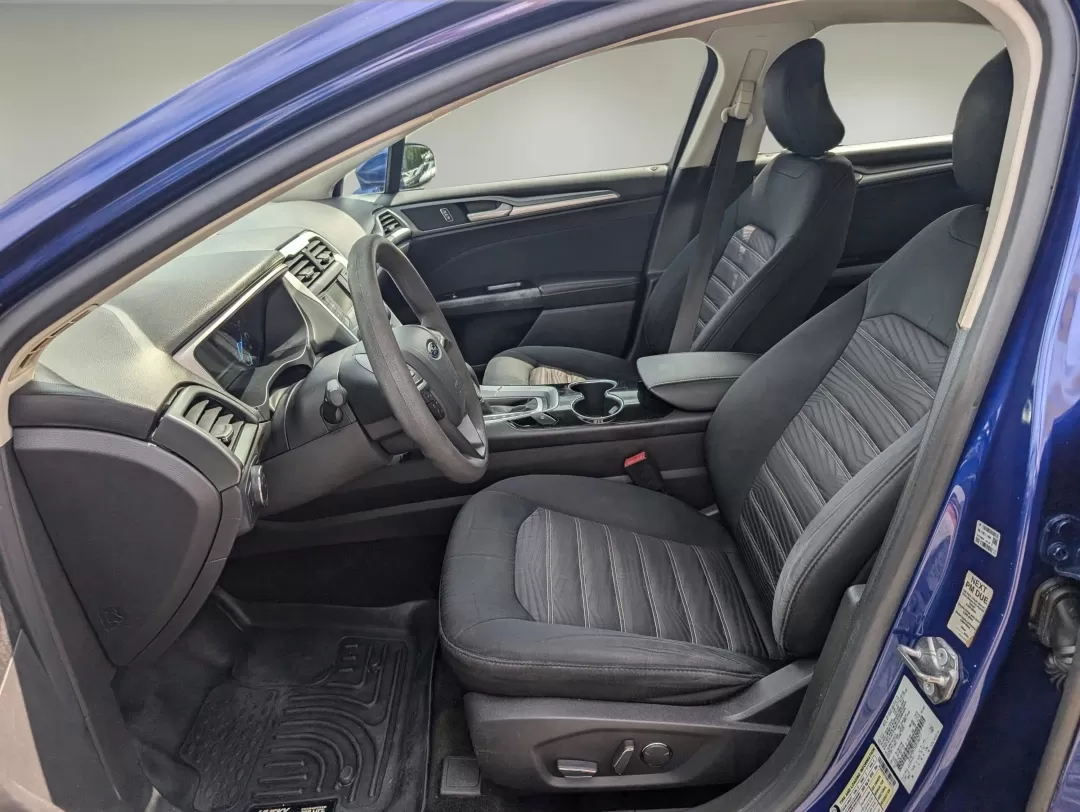 2016 Ford Fusion SE (3FA6P0H75GR) with an Other engine, located at 1430 Gateway Drive, Opelika, AL, 36801, (334) 239-0944, 32.637871, -85.409790 - **Discover a Perfect Blend of Style and Performance with the 2016 Ford Fusion SE at Gils Auto Your Buy Here Pay Here Dealership in Phenix City!**<br /> <br /> Are you searching for the ideal vehicle that seamlessly fits into your busy lifestyle? Look no further than the 2016 Ford Fusion SE, designe - Photo#9