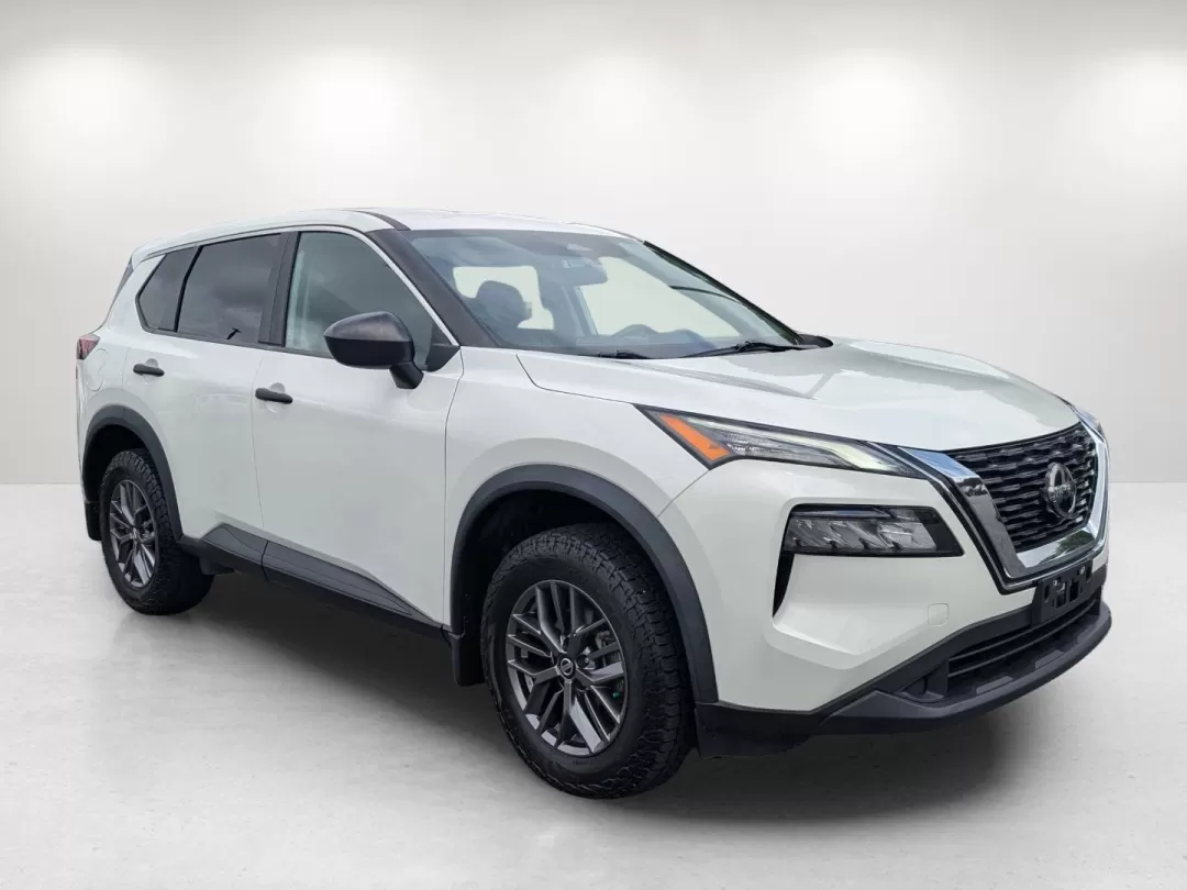 2021 /Charcoal Nissan Rogue S (5N1AT3AB5MC) with an Other engine, located at 3959 U.S. 80 W, Phenix City, AL, 36870, (334) 297-4885, 32.469296, -85.135185 - Experience the freedom of adventure with the 2021 Nissan Rogue S, available now at Gils Auto in Phenix City, AL. This versatile all-wheel-drive SUV is perfect for families on the go or anyone looking to explore the beautiful surroundings of Phenix City. Whether you're making memories on weekend geta - Photo#2