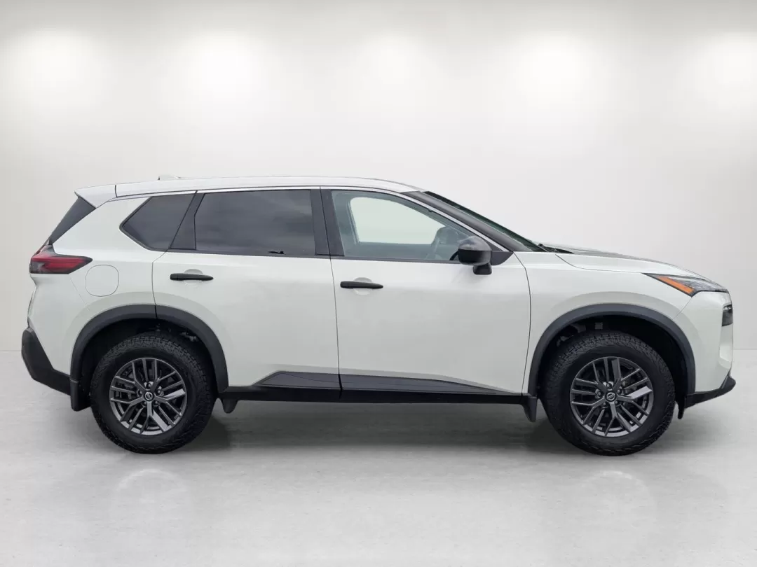 2021 /Charcoal Nissan Rogue S (5N1AT3AB5MC) with an Other engine, located at 3959 U.S. 80 W, Phenix City, AL, 36870, (334) 297-4885, 32.469296, -85.135185 - Experience the freedom of adventure with the 2021 Nissan Rogue S, available now at Gils Auto in Phenix City, AL. This versatile all-wheel-drive SUV is perfect for families on the go or anyone looking to explore the beautiful surroundings of Phenix City. Whether you're making memories on weekend geta - Photo#3
