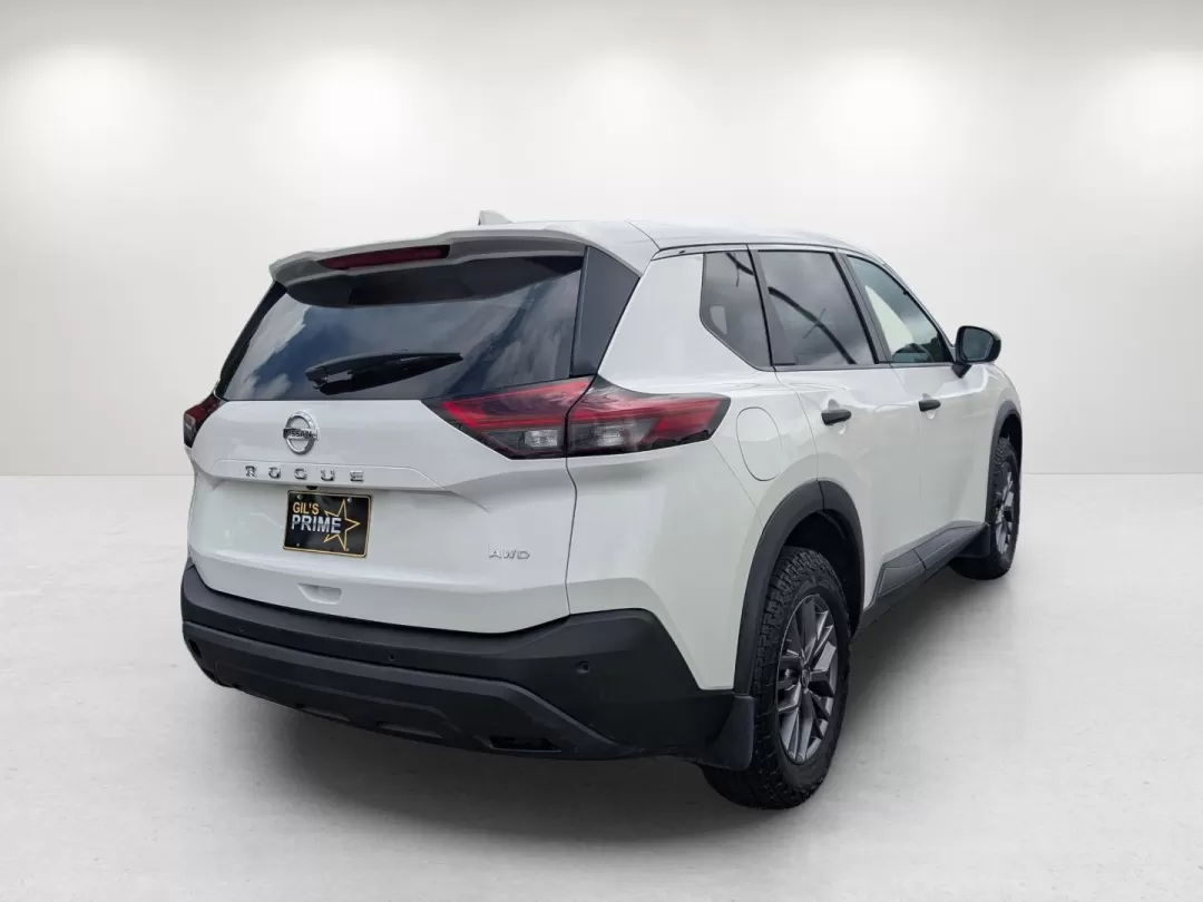2021 /Charcoal Nissan Rogue S (5N1AT3AB5MC) with an Other engine, located at 3959 U.S. 80 W, Phenix City, AL, 36870, (334) 297-4885, 32.469296, -85.135185 - Experience the freedom of adventure with the 2021 Nissan Rogue S, available now at Gils Auto in Phenix City, AL. This versatile all-wheel-drive SUV is perfect for families on the go or anyone looking to explore the beautiful surroundings of Phenix City. Whether you're making memories on weekend geta - Photo#4