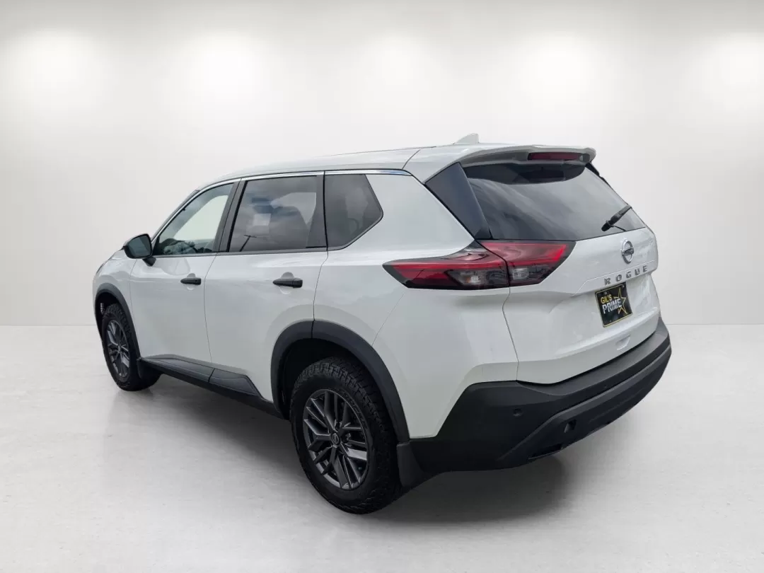 2021 /Charcoal Nissan Rogue S (5N1AT3AB5MC) with an Other engine, located at 3959 U.S. 80 W, Phenix City, AL, 36870, (334) 297-4885, 32.469296, -85.135185 - Experience the freedom of adventure with the 2021 Nissan Rogue S, available now at Gils Auto in Phenix City, AL. This versatile all-wheel-drive SUV is perfect for families on the go or anyone looking to explore the beautiful surroundings of Phenix City. Whether you're making memories on weekend geta - Photo#6