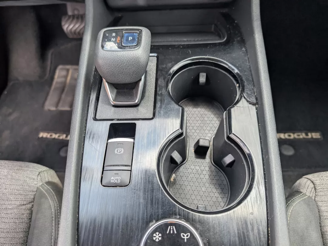 2021 /Charcoal Nissan Rogue S (5N1AT3AB5MC) with an Other engine, located at 3959 U.S. 80 W, Phenix City, AL, 36870, (334) 297-4885, 32.469296, -85.135185 - Experience the freedom of adventure with the 2021 Nissan Rogue S, available now at Gils Auto in Phenix City, AL. This versatile all-wheel-drive SUV is perfect for families on the go or anyone looking to explore the beautiful surroundings of Phenix City. Whether you're making memories on weekend geta - Photo#13