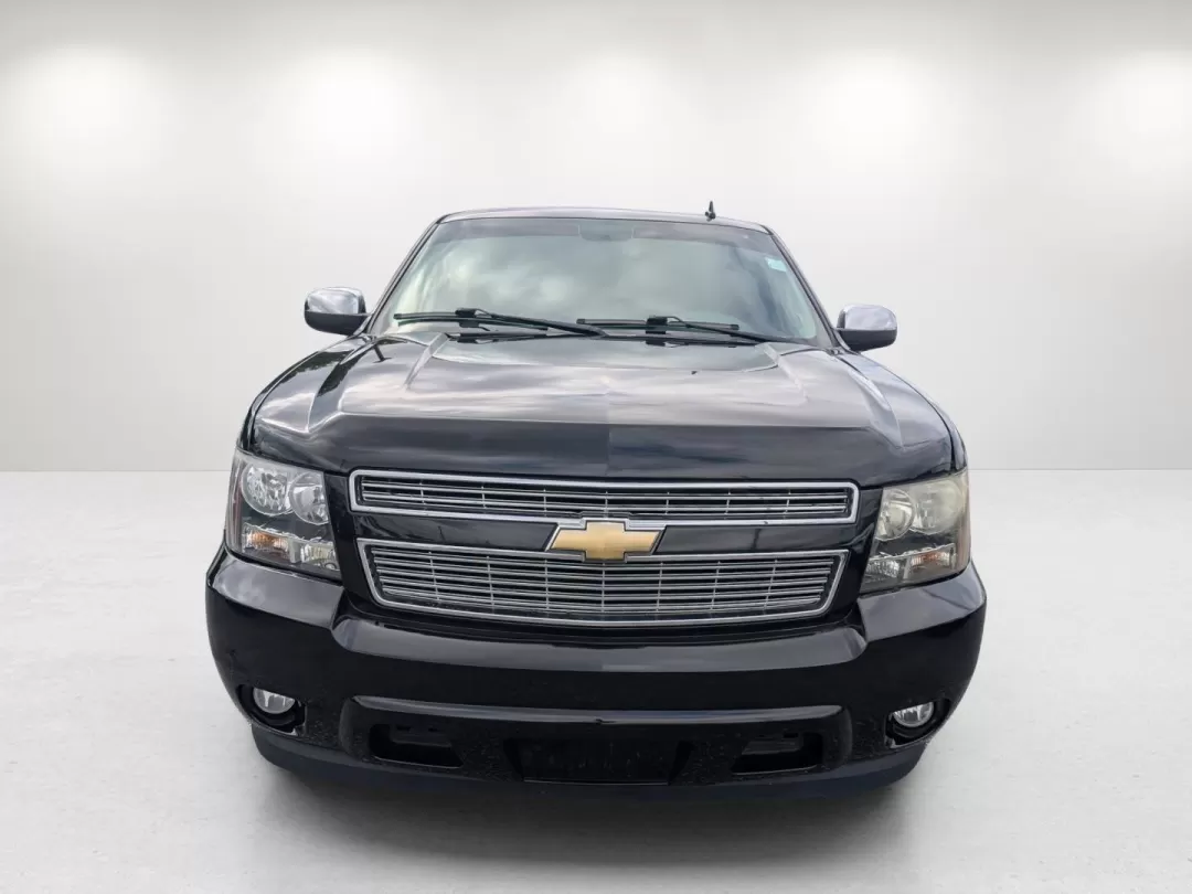 2014 /Light Titanium/Dark Titanium Chevrolet Suburban LT (1GNSCJE0XER) with an Other engine, located at 7000 Northlake Connector, Columbus, GA, 31904, (706) 987-8085, 32.524975, -84.978134 - **Adventure Awaits with the 2014 Chevrolet Suburban LT Perfect for Family Getaways and Daily Rides!**<br /> <br /> Are you searching for a versatile vehicle that can comfortably accommodate your growing family while also being perfect for weekend adventures? Look no further than the stunning 2014 C - Photo#1