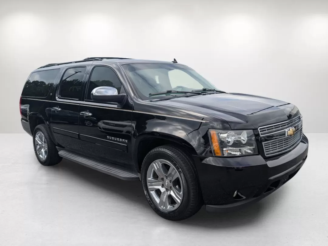 2014 /Light Titanium/Dark Titanium Chevrolet Suburban LT (1GNSCJE0XER) with an Other engine, located at 7000 Northlake Connector, Columbus, GA, 31904, (706) 987-8085, 32.524975, -84.978134 - **Adventure Awaits with the 2014 Chevrolet Suburban LT Perfect for Family Getaways and Daily Rides!**<br /> <br /> Are you searching for a versatile vehicle that can comfortably accommodate your growing family while also being perfect for weekend adventures? Look no further than the stunning 2014 C - Photo#2