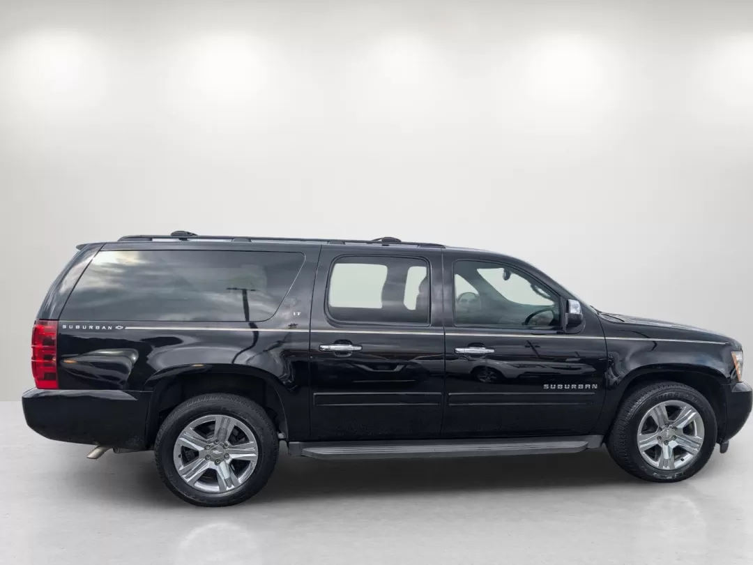 2014 /Light Titanium/Dark Titanium Chevrolet Suburban LT (1GNSCJE0XER) with an Other engine, located at 7000 Northlake Connector, Columbus, GA, 31904, (706) 987-8085, 32.524975, -84.978134 - **Adventure Awaits with the 2014 Chevrolet Suburban LT Perfect for Family Getaways and Daily Rides!**<br /> <br /> Are you searching for a versatile vehicle that can comfortably accommodate your growing family while also being perfect for weekend adventures? Look no further than the stunning 2014 C - Photo#3