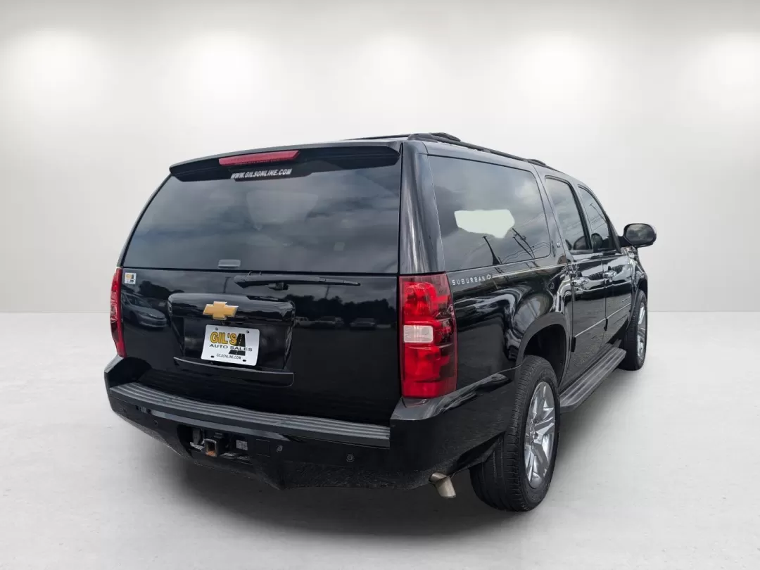 2014 /Light Titanium/Dark Titanium Chevrolet Suburban LT (1GNSCJE0XER) with an Other engine, located at 7000 Northlake Connector, Columbus, GA, 31904, (706) 987-8085, 32.524975, -84.978134 - **Adventure Awaits with the 2014 Chevrolet Suburban LT Perfect for Family Getaways and Daily Rides!**<br /> <br /> Are you searching for a versatile vehicle that can comfortably accommodate your growing family while also being perfect for weekend adventures? Look no further than the stunning 2014 C - Photo#4