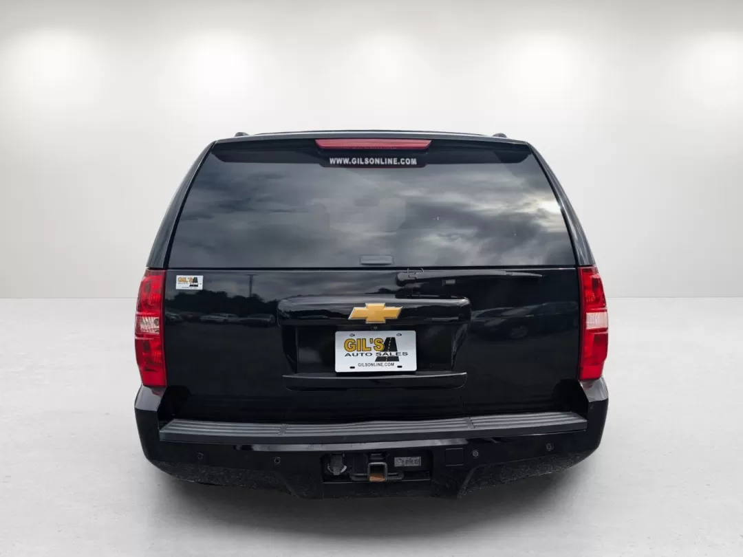 2014 /Light Titanium/Dark Titanium Chevrolet Suburban LT (1GNSCJE0XER) with an Other engine, located at 7000 Northlake Connector, Columbus, GA, 31904, (706) 987-8085, 32.524975, -84.978134 - **Adventure Awaits with the 2014 Chevrolet Suburban LT Perfect for Family Getaways and Daily Rides!**<br /> <br /> Are you searching for a versatile vehicle that can comfortably accommodate your growing family while also being perfect for weekend adventures? Look no further than the stunning 2014 C - Photo#5