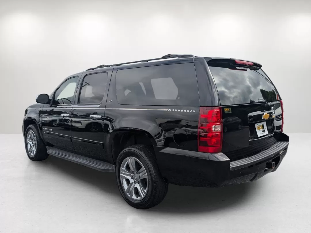 2014 /Light Titanium/Dark Titanium Chevrolet Suburban LT (1GNSCJE0XER) with an Other engine, located at 7000 Northlake Connector, Columbus, GA, 31904, (706) 987-8085, 32.524975, -84.978134 - **Adventure Awaits with the 2014 Chevrolet Suburban LT Perfect for Family Getaways and Daily Rides!**<br /> <br /> Are you searching for a versatile vehicle that can comfortably accommodate your growing family while also being perfect for weekend adventures? Look no further than the stunning 2014 C - Photo#6