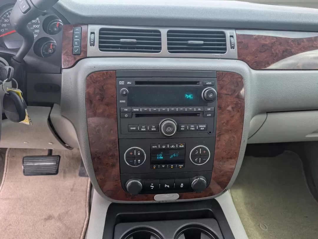 2014 /Light Titanium/Dark Titanium Chevrolet Suburban LT (1GNSCJE0XER) with an Other engine, located at 7000 Northlake Connector, Columbus, GA, 31904, (706) 987-8085, 32.524975, -84.978134 - **Adventure Awaits with the 2014 Chevrolet Suburban LT Perfect for Family Getaways and Daily Rides!**<br /> <br /> Are you searching for a versatile vehicle that can comfortably accommodate your growing family while also being perfect for weekend adventures? Look no further than the stunning 2014 C - Photo#11