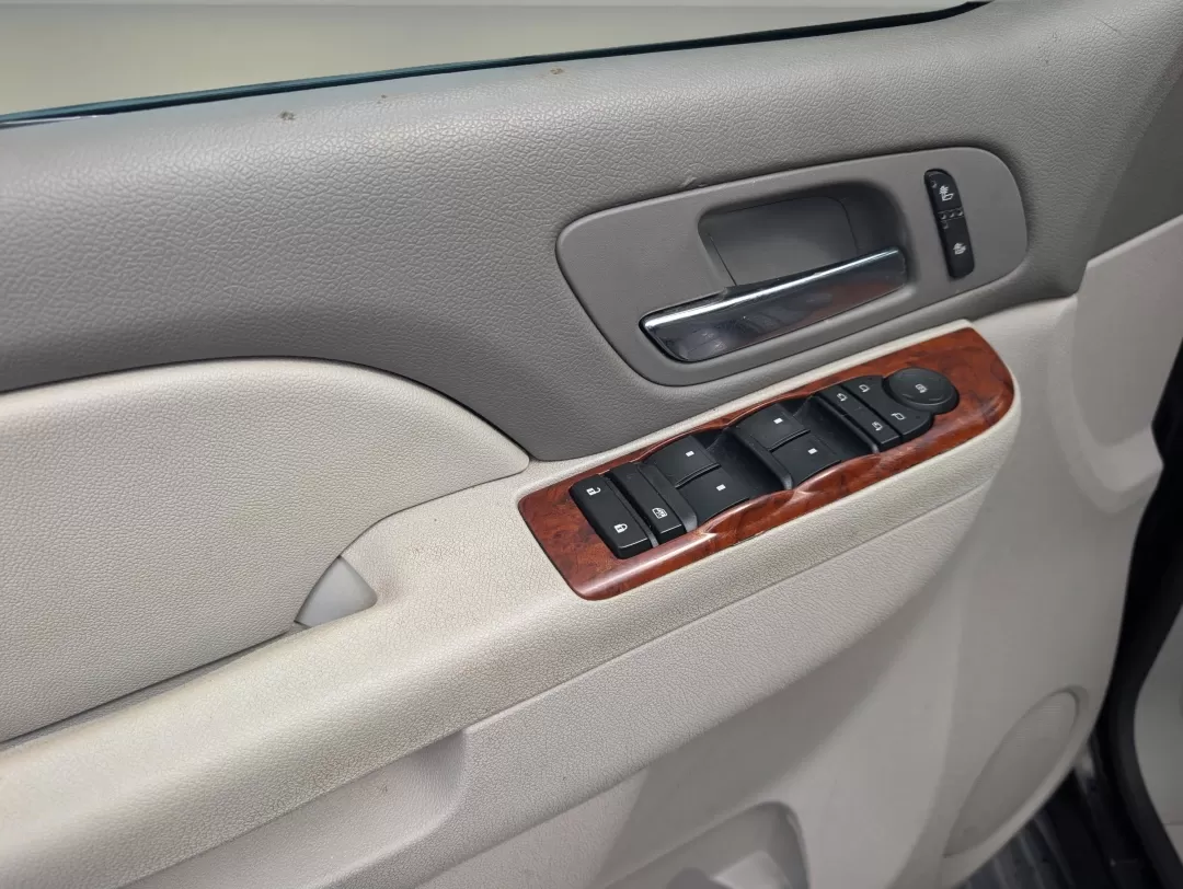 2014 /Light Titanium/Dark Titanium Chevrolet Suburban LT (1GNSCJE0XER) with an Other engine, located at 7000 Northlake Connector, Columbus, GA, 31904, (706) 987-8085, 32.524975, -84.978134 - **Adventure Awaits with the 2014 Chevrolet Suburban LT Perfect for Family Getaways and Daily Rides!**<br /> <br /> Are you searching for a versatile vehicle that can comfortably accommodate your growing family while also being perfect for weekend adventures? Look no further than the stunning 2014 C - Photo#15