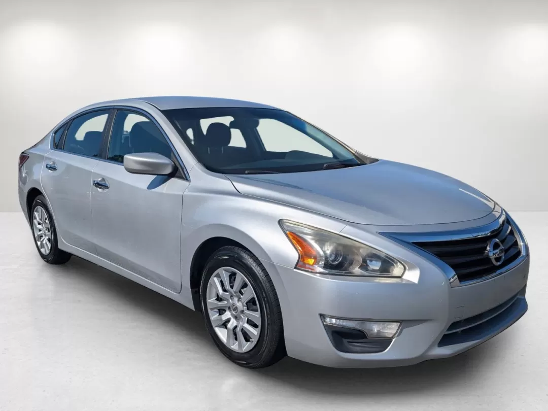 2015 /Charcoal Nissan Altima 2.5 S (1N4AL3AP2FC) with an Other engine, located at 3959 U.S. 80 W, Phenix City, AL, 36870, (334) 297-4885, 32.469296, -85.135185 - **Elevate Your Daily Commute with the 2015 Nissan Altima at Gils Auto!**<br /> <br /> Are you tired of your long daily drives feeling like a chore? If you're looking for a vehicle that enhances your commuting experience while offering style, comfort, and reliability, then the 2015 Nissan Altima 2.5 - Photo#2