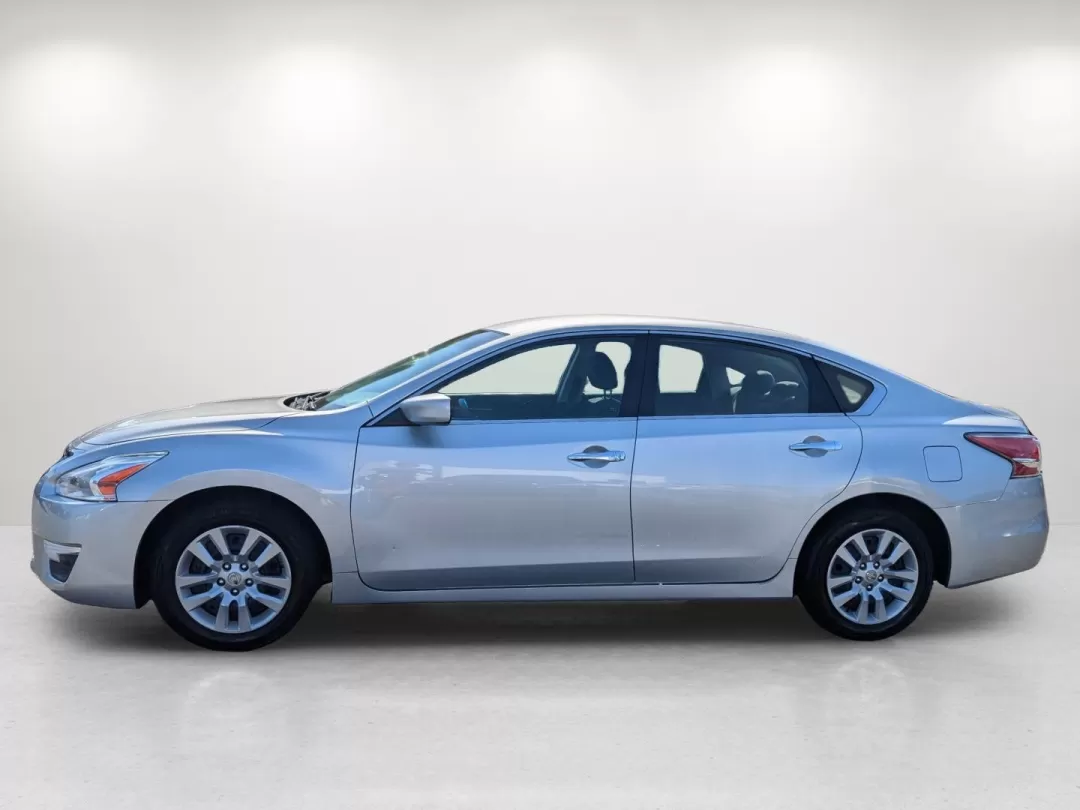 2015 /Charcoal Nissan Altima 2.5 S (1N4AL3AP2FC) with an Other engine, located at 3959 U.S. 80 W, Phenix City, AL, 36870, (334) 297-4885, 32.469296, -85.135185 - **Elevate Your Daily Commute with the 2015 Nissan Altima at Gils Auto!**<br /> <br /> Are you tired of your long daily drives feeling like a chore? If you're looking for a vehicle that enhances your commuting experience while offering style, comfort, and reliability, then the 2015 Nissan Altima 2.5 - Photo#7
